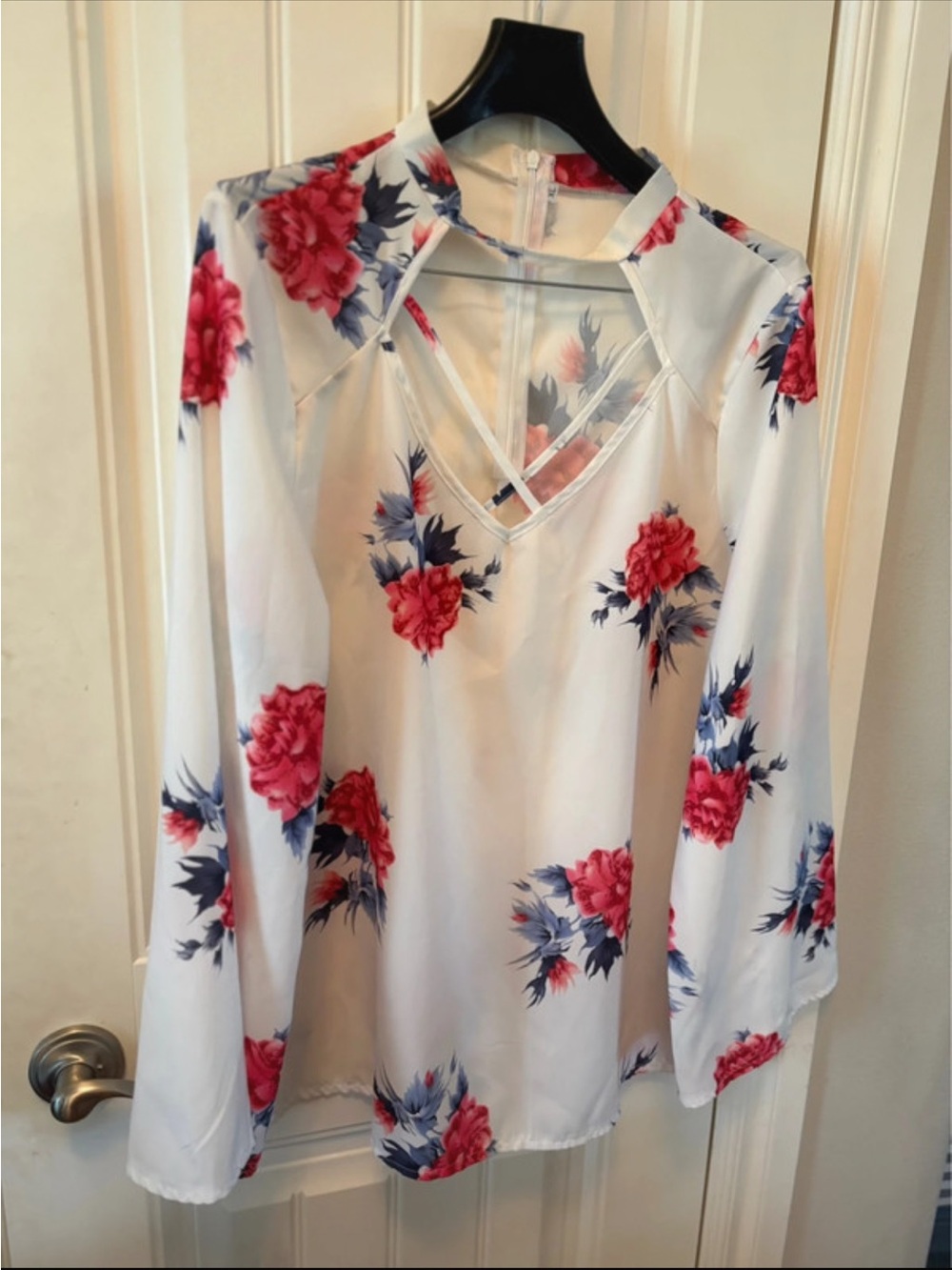 SHEIN White Floral Crisscross V-Neck Long Sleeve Blouse